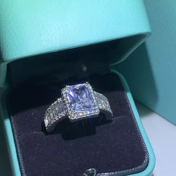 NEW 18k White Gold Radiant & Baguette Wedding Ring - Picture 3 of 6